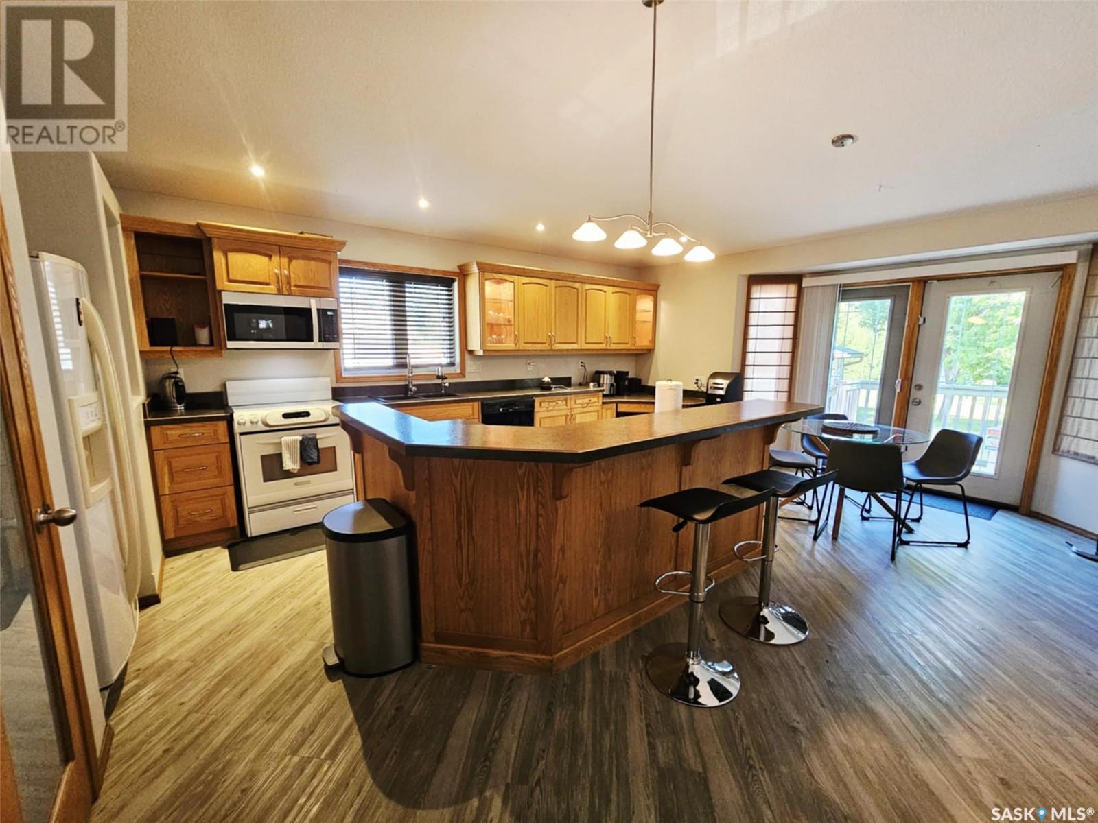 1122 Borden Drive, Esterhazy, SK - Indoor Photo Showing Kitchen