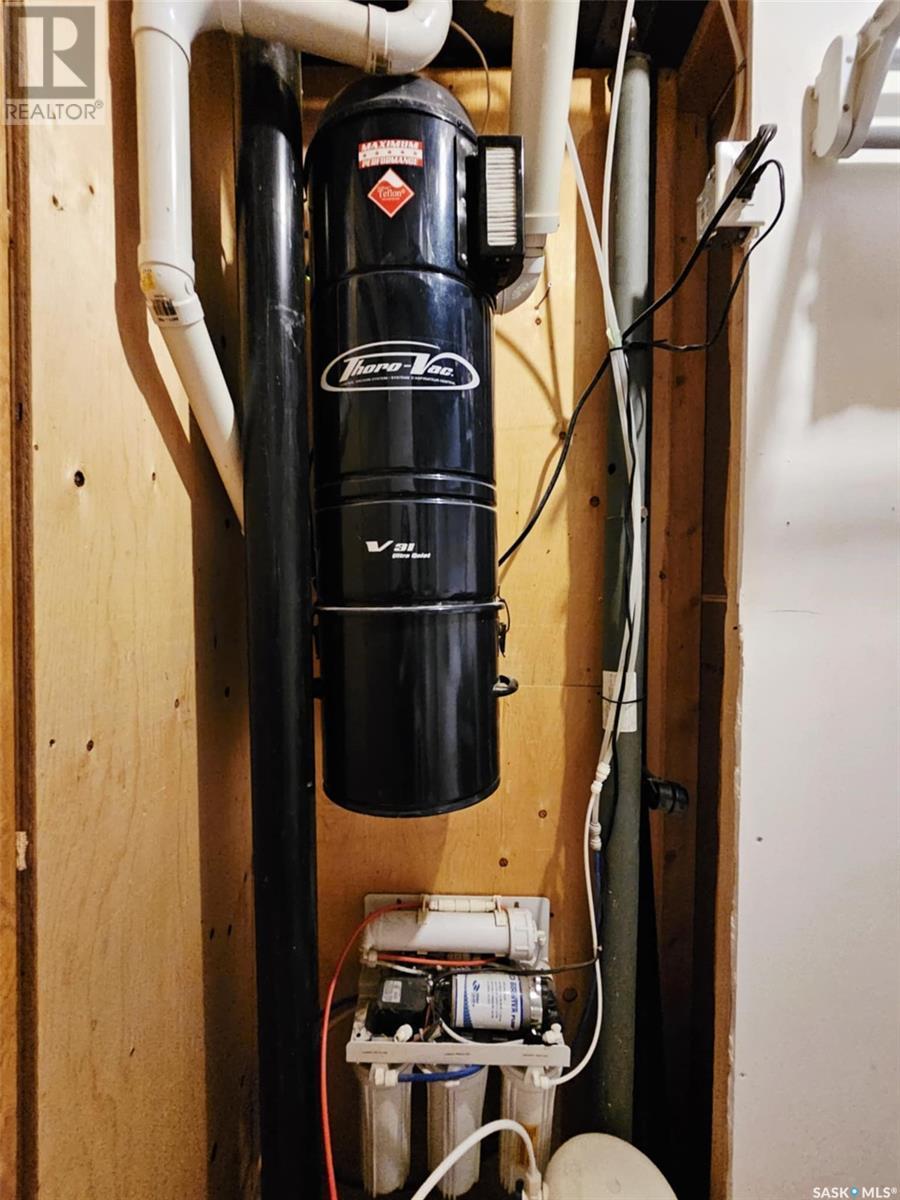 1122 Borden Drive, Esterhazy, SK - Indoor