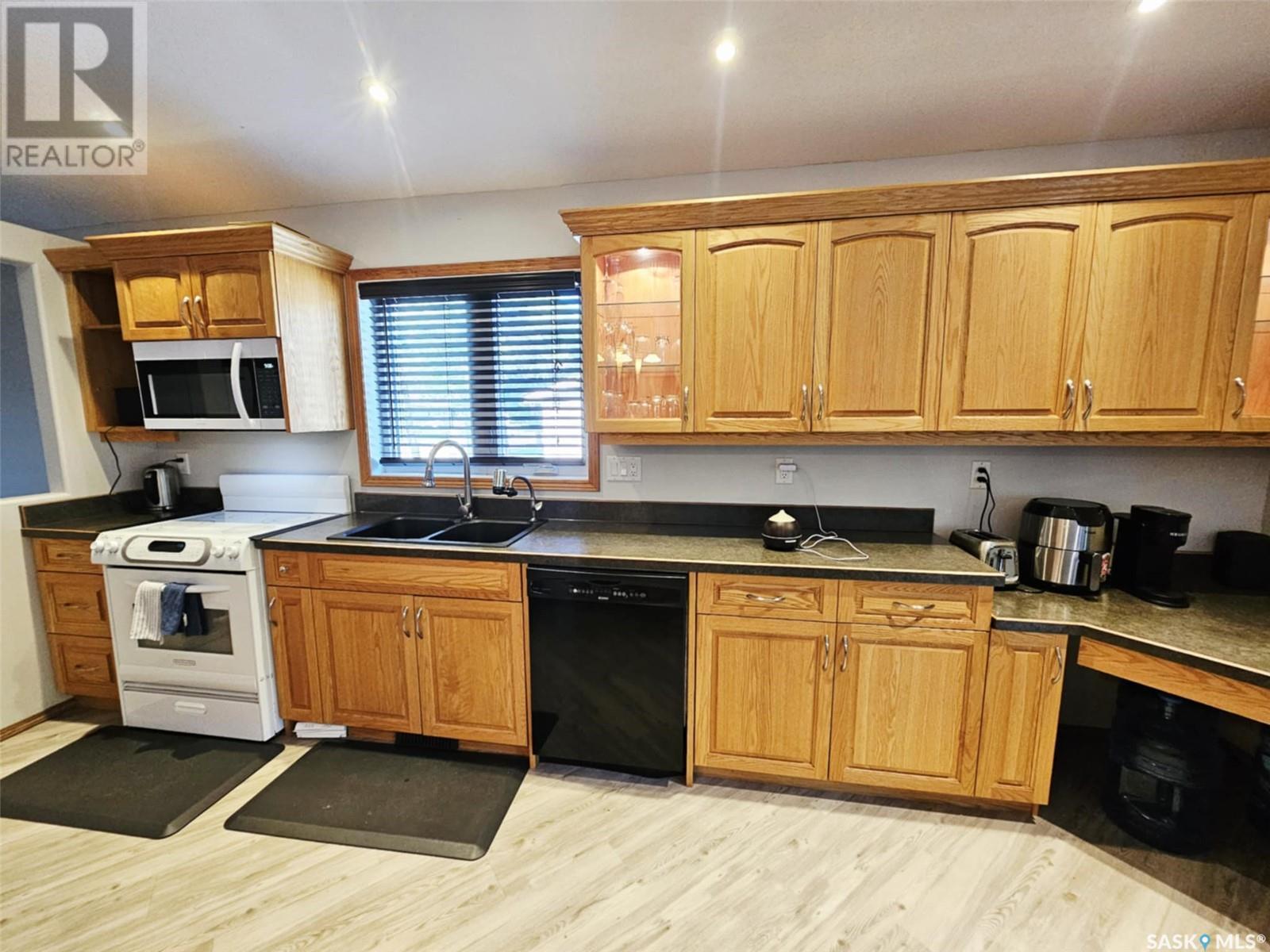 1122 Borden Drive, Esterhazy, SK - Indoor Photo Showing Kitchen With Double Sink