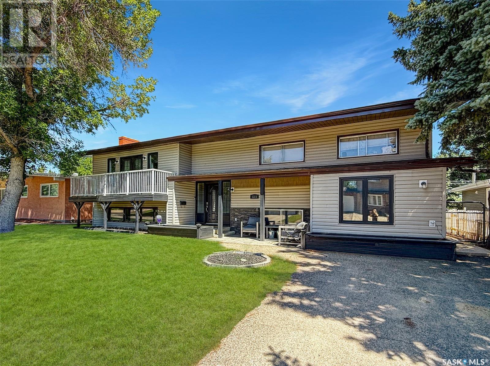 1311 Jubilee Drive, Swift Current, SK - Outdoor With Deck Patio Veranda