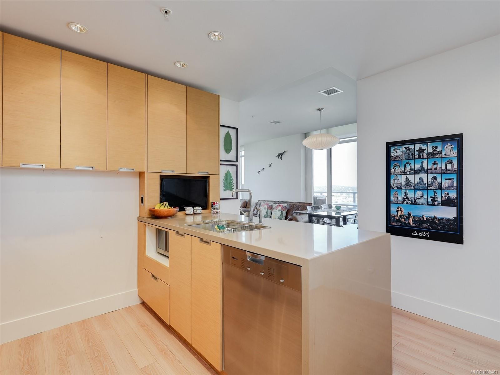 1705-83 Saghalie Rd, Victoria, BC - Indoor Photo Showing Kitchen