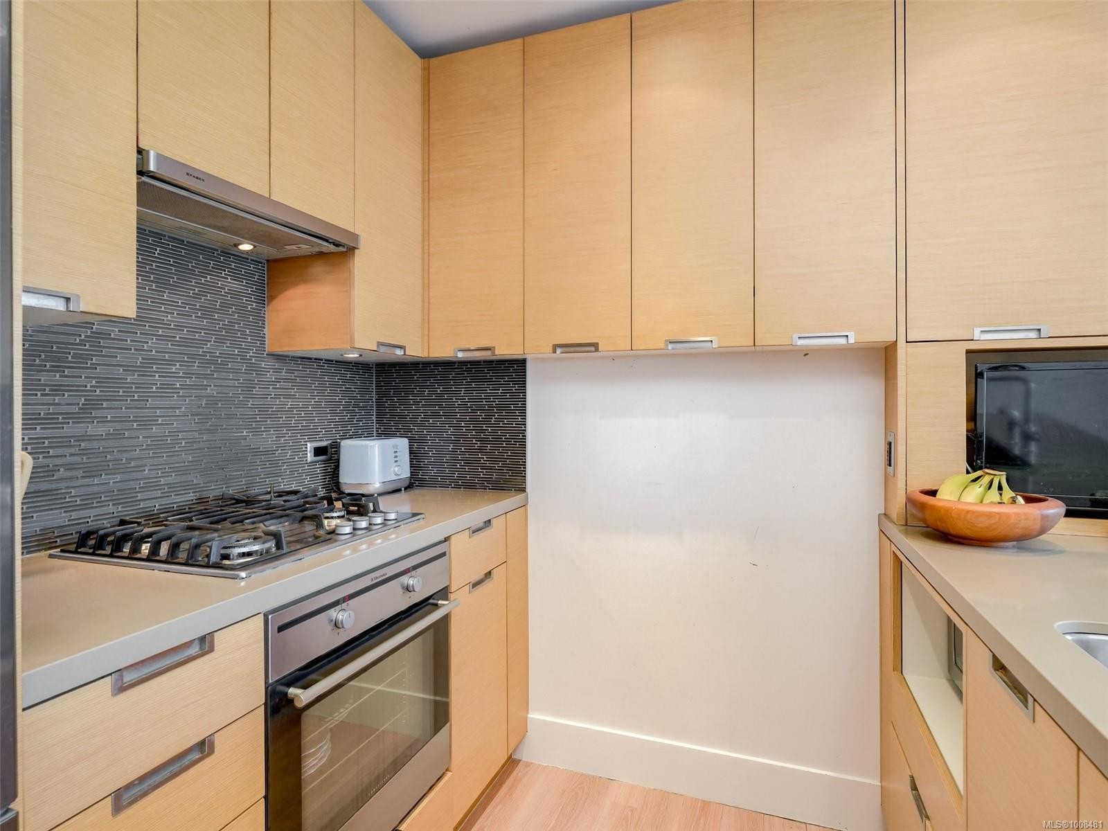 1705-83 Saghalie Rd, Victoria, BC - Indoor Photo Showing Kitchen