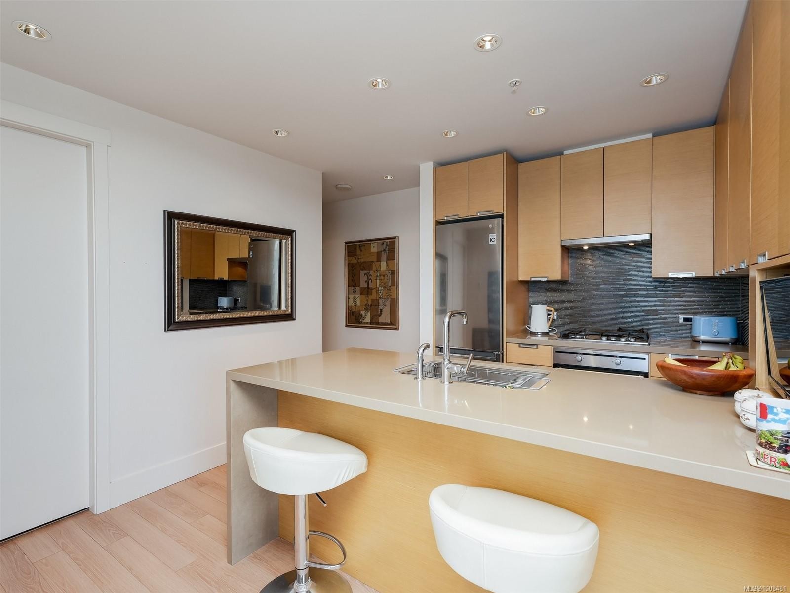1705-83 Saghalie Rd, Victoria, BC - Indoor Photo Showing Kitchen