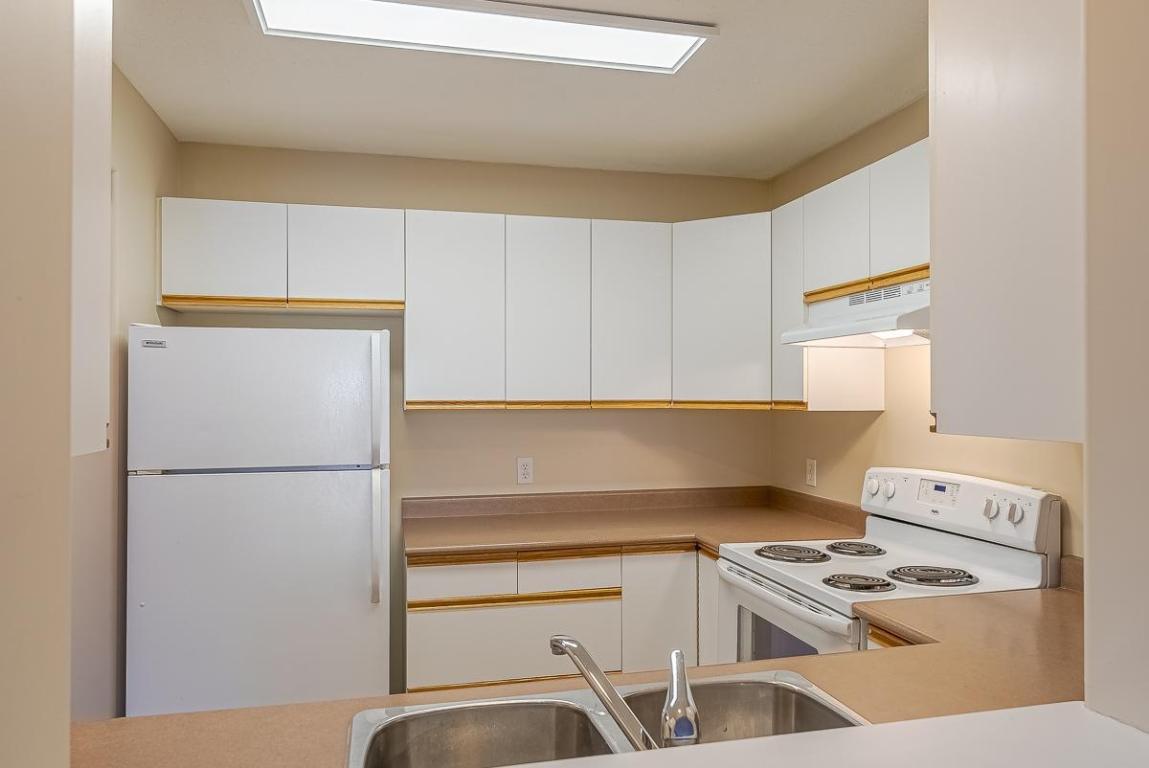 22-1920 Hugh Allan Drive, Kamloops, BC - Indoor Photo Showing Kitchen With Double Sink