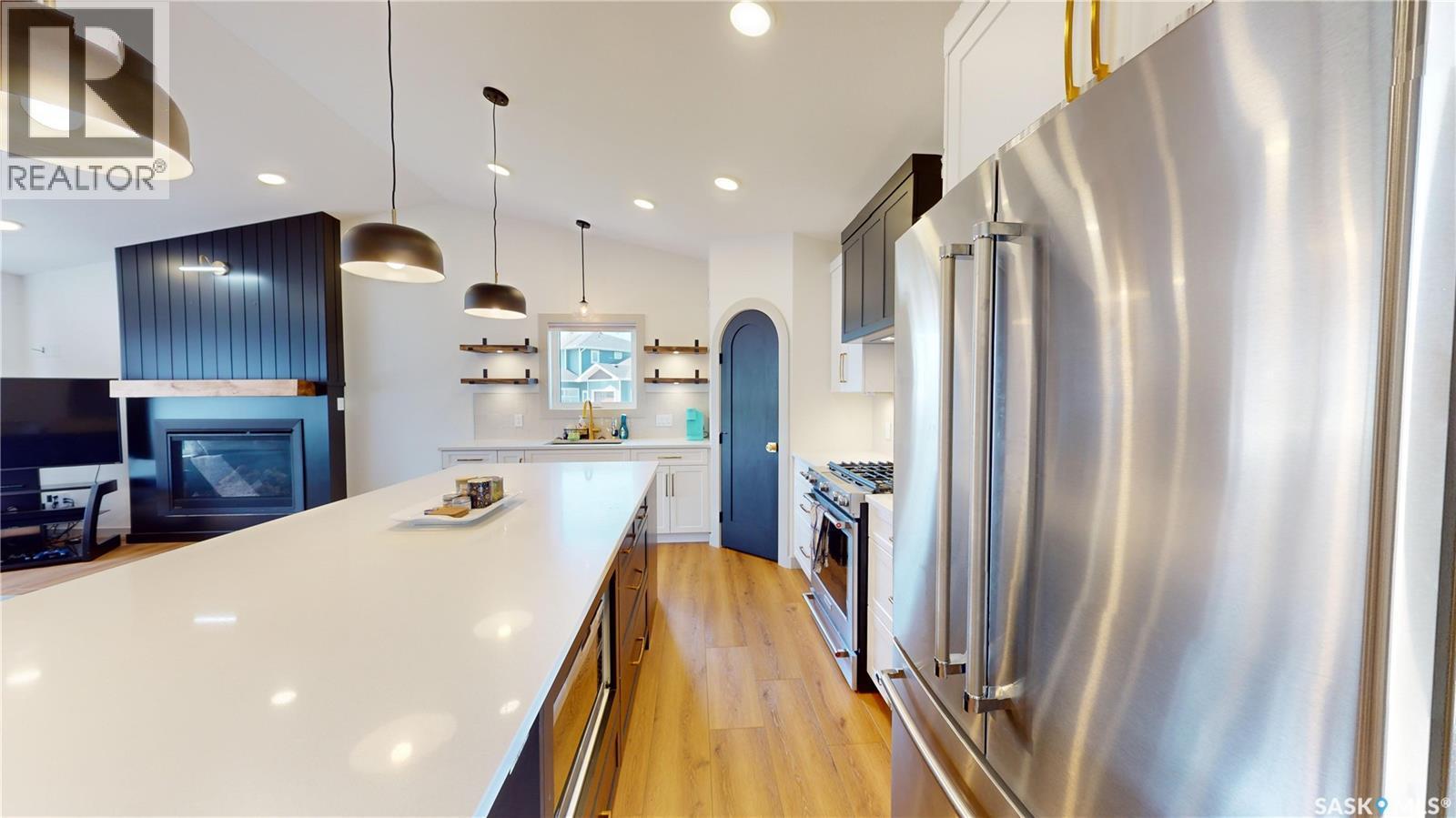 209 Willow Crescent, Waldheim, SK - Indoor Photo Showing Kitchen With Upgraded Kitchen