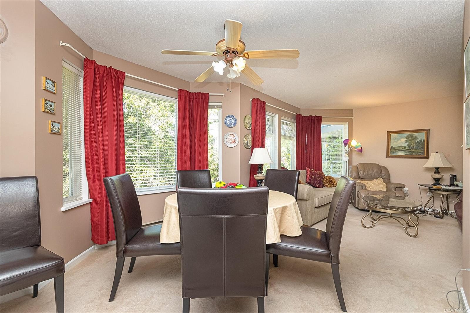 303C-4678 Elk Lake Dr, Saanich, BC - Indoor Photo Showing Dining Room