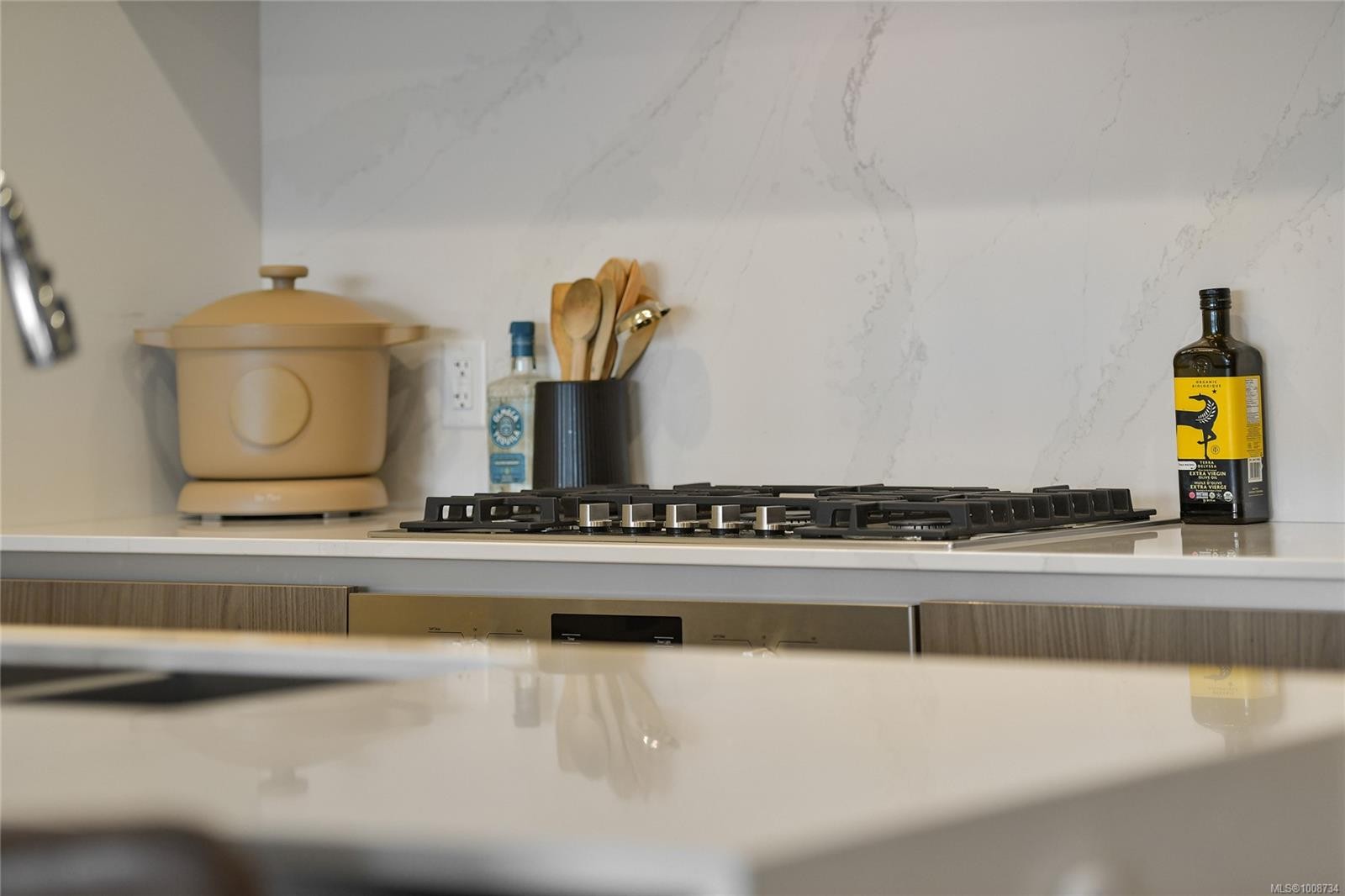 808-2000 Hannington Rd, Langford, BC - Indoor Photo Showing Kitchen