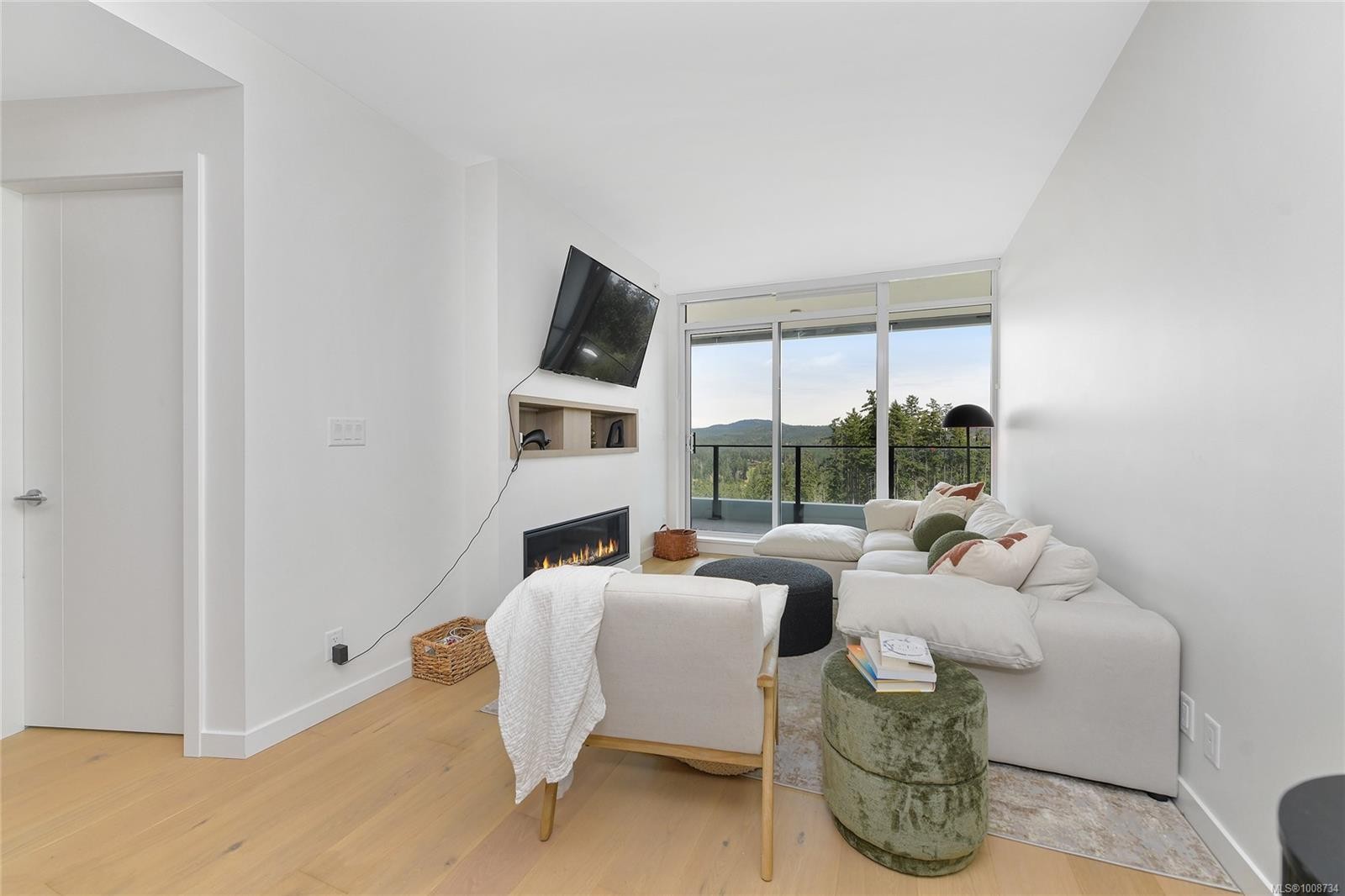 808-2000 Hannington Rd, Langford, BC - Indoor With Fireplace