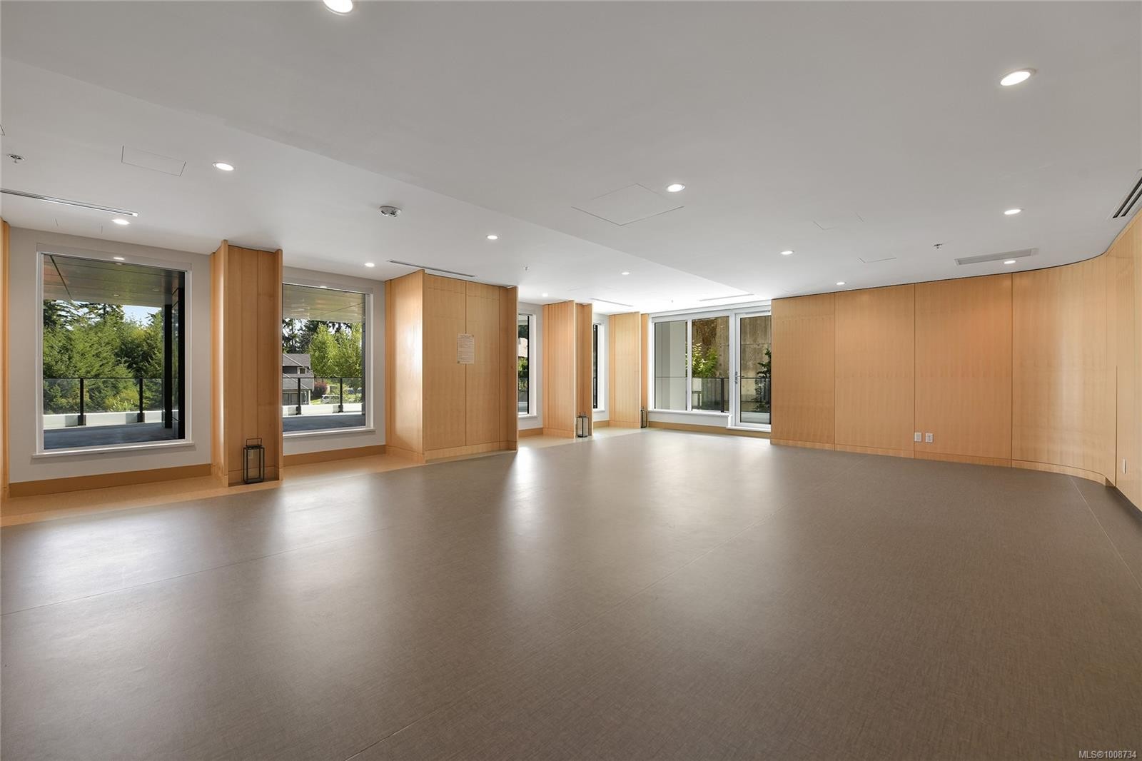 808-2000 Hannington Rd, Langford, BC - Indoor