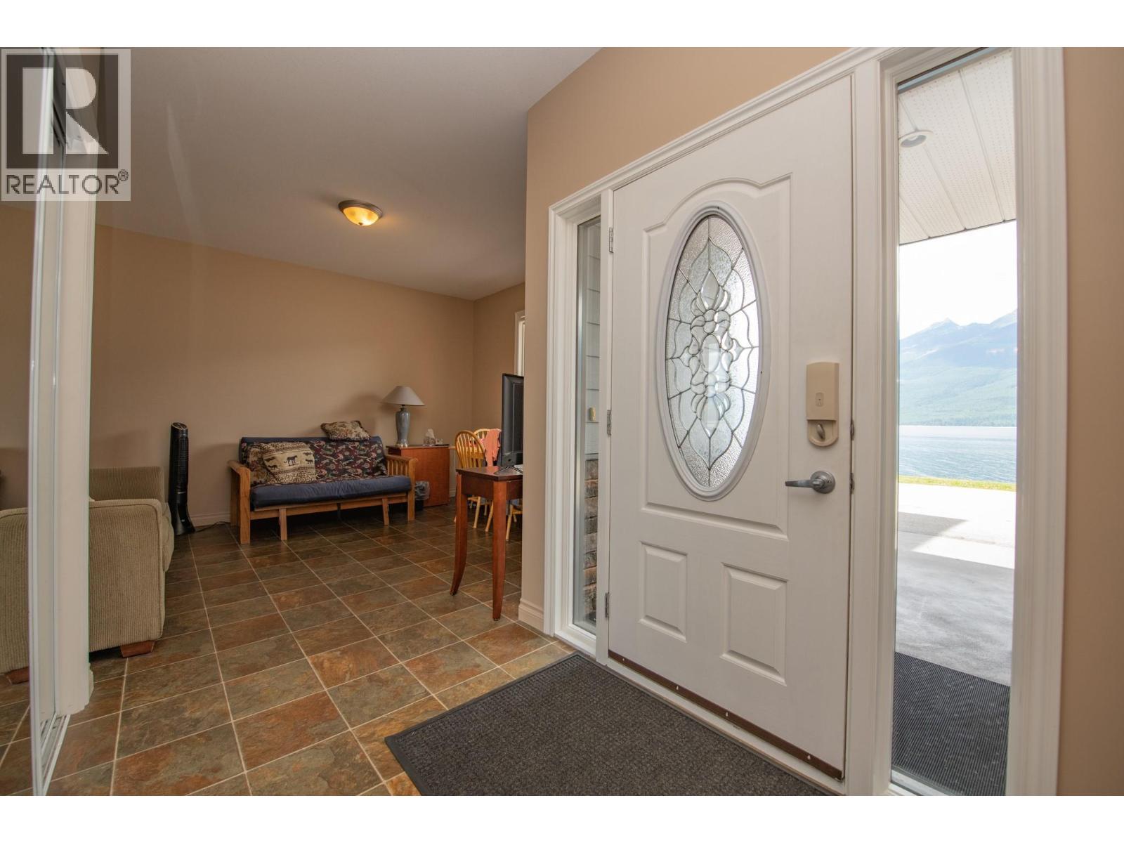 Main Home - Rental Suite - 1710 6 Highway, Nakusp, BC