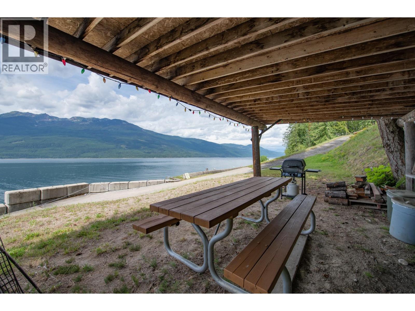 1710 6 Highway, Nakusp, BC
