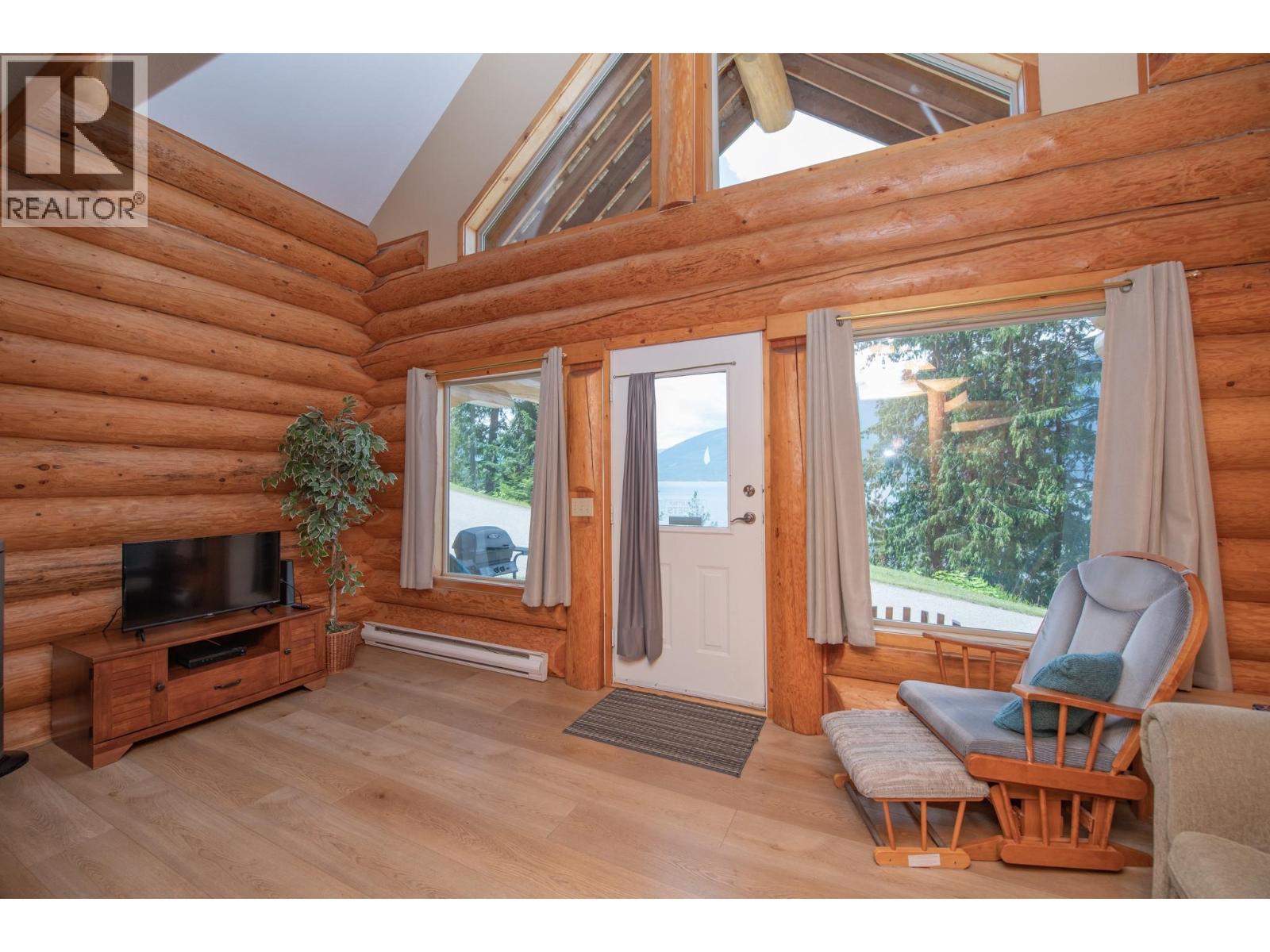 1710 6 Highway, Nakusp, BC