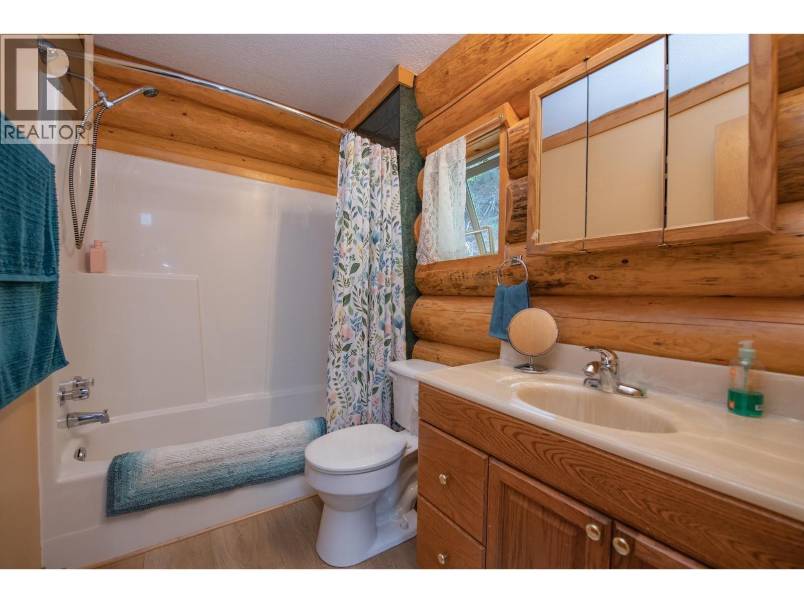 1710 6 Highway, Nakusp, BC