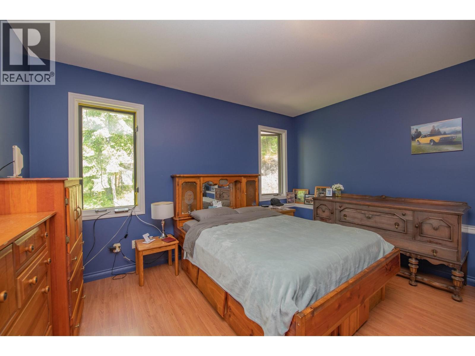 1710 6 Highway, Nakusp, BC - Indoor Photo Showing Bedroom