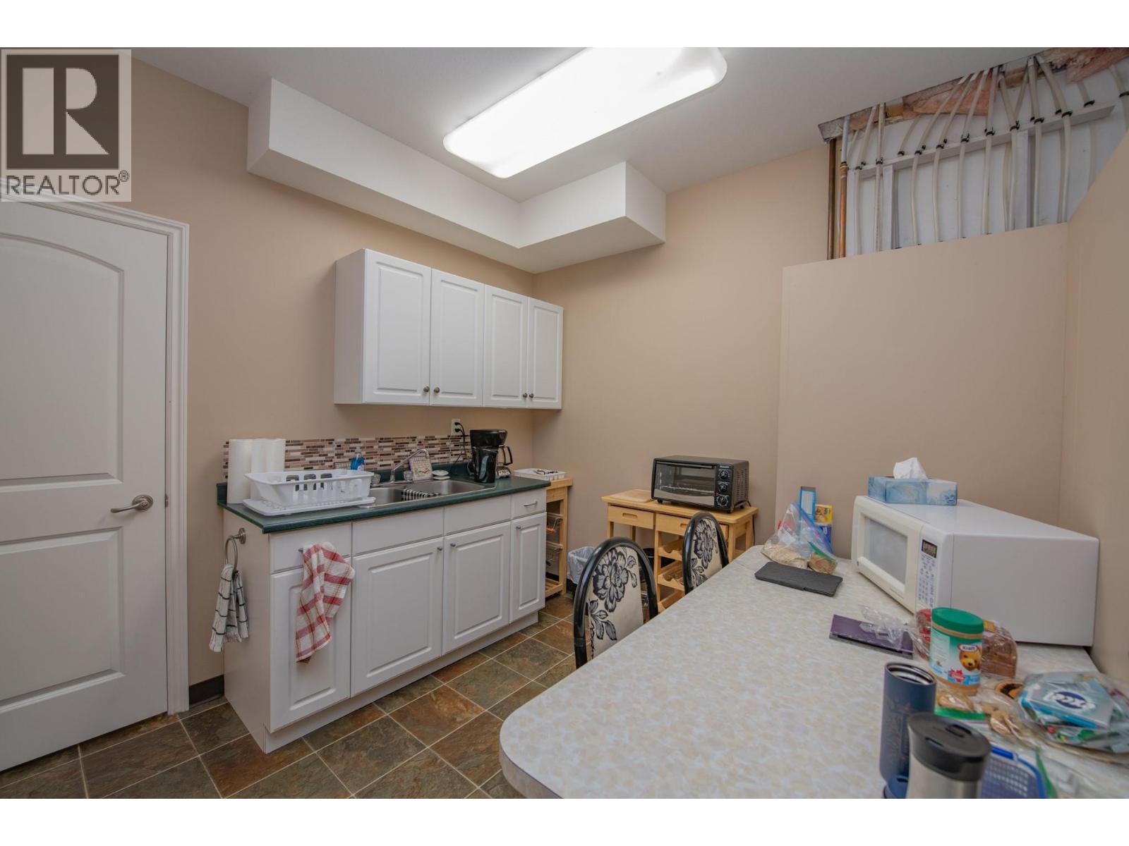 1710 6 Highway, Nakusp, BC - Indoor