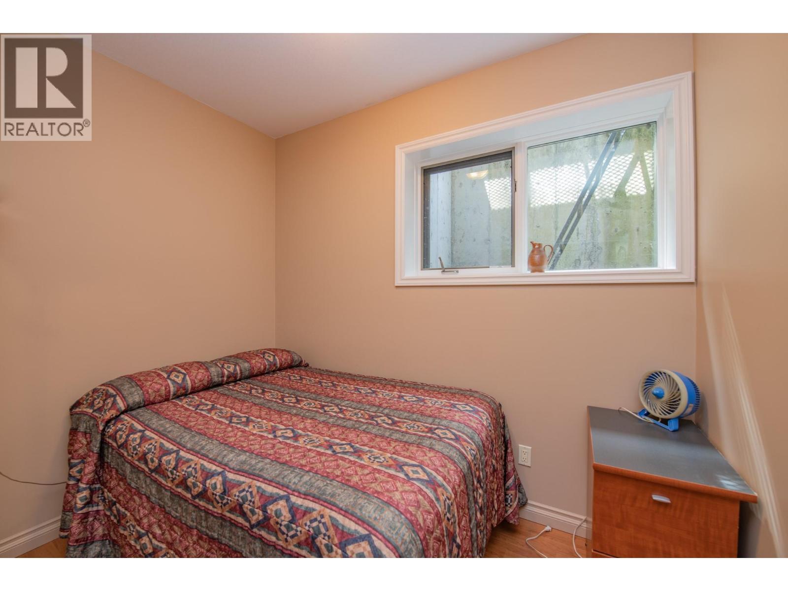 1710 6 Highway, Nakusp, BC - Indoor Photo Showing Bedroom