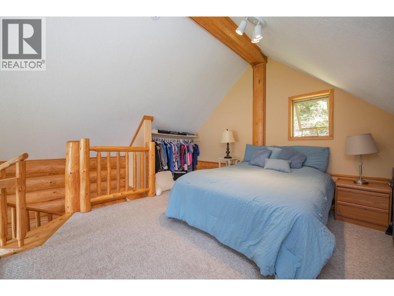 1710 6 Highway, Nakusp, BC - Indoor Photo Showing Bedroom