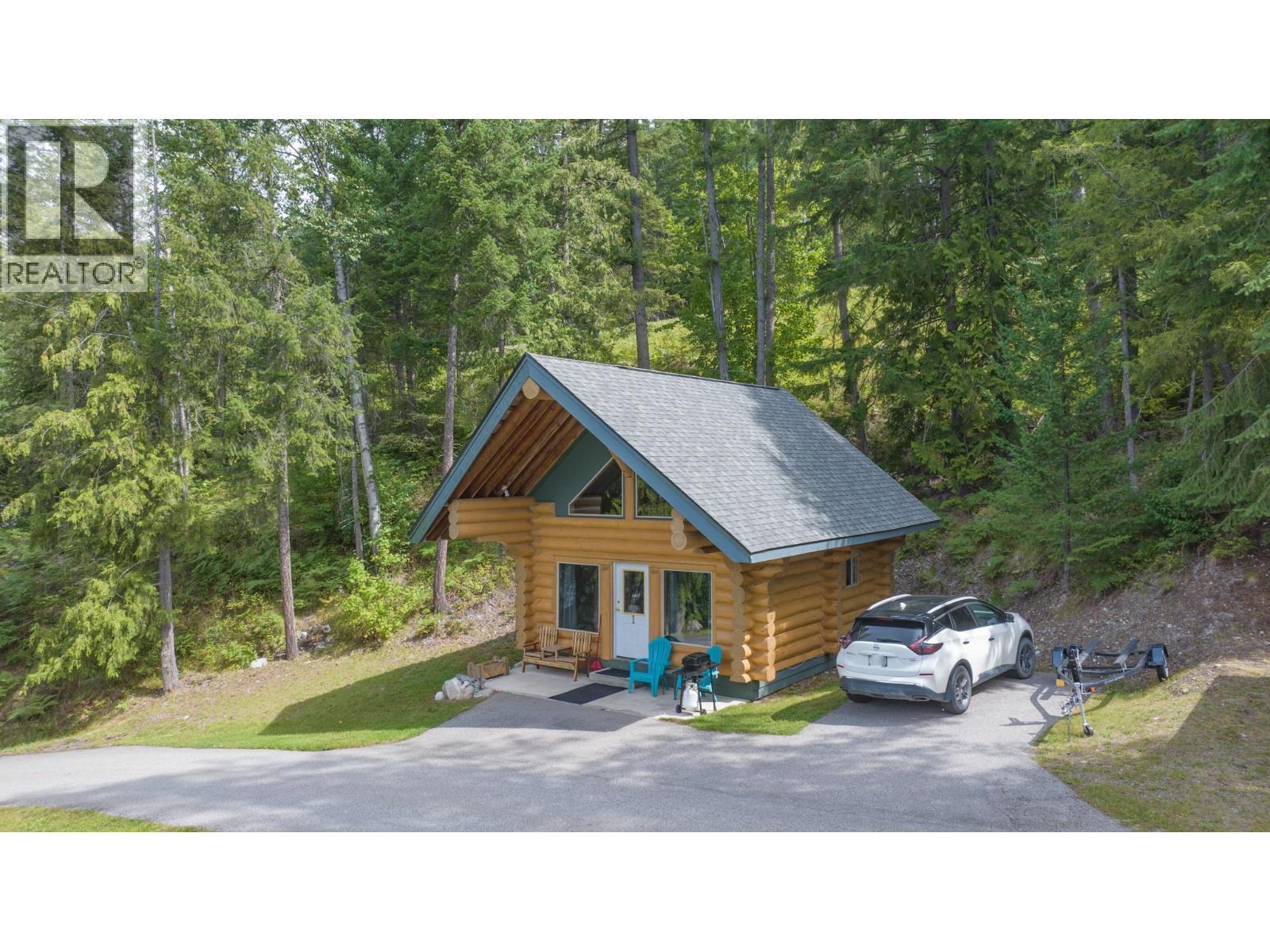 1710 6 Highway, Nakusp, BC - Outdoor