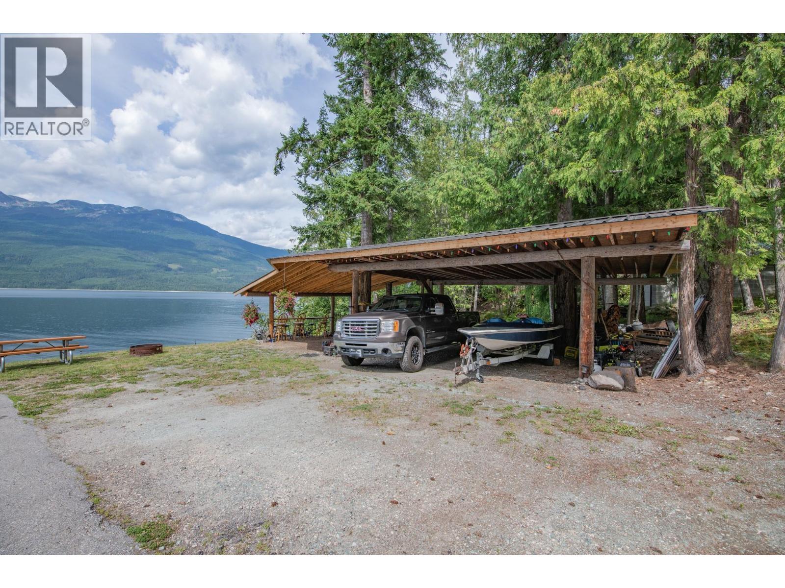 1710 6 Highway, Nakusp, BC - Outdoor With Body Of Water