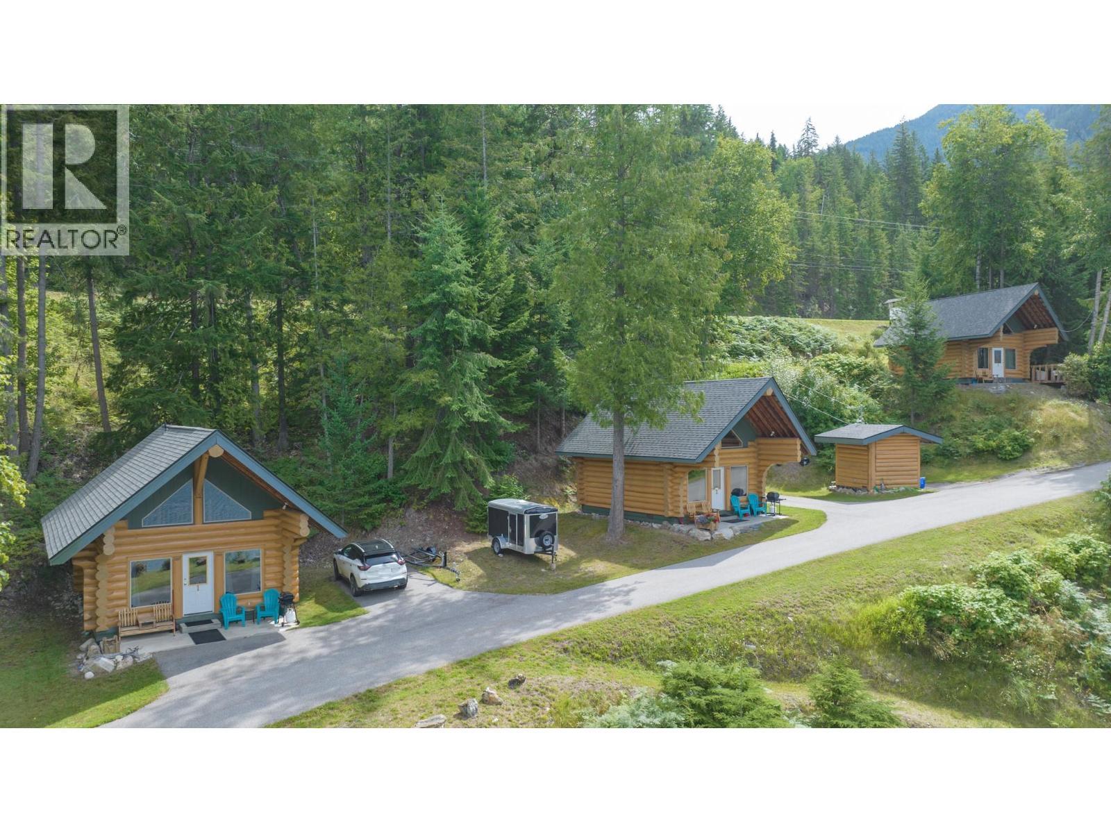 3 Cabins - 1710 6 Highway, Nakusp, BC - Outdoor
