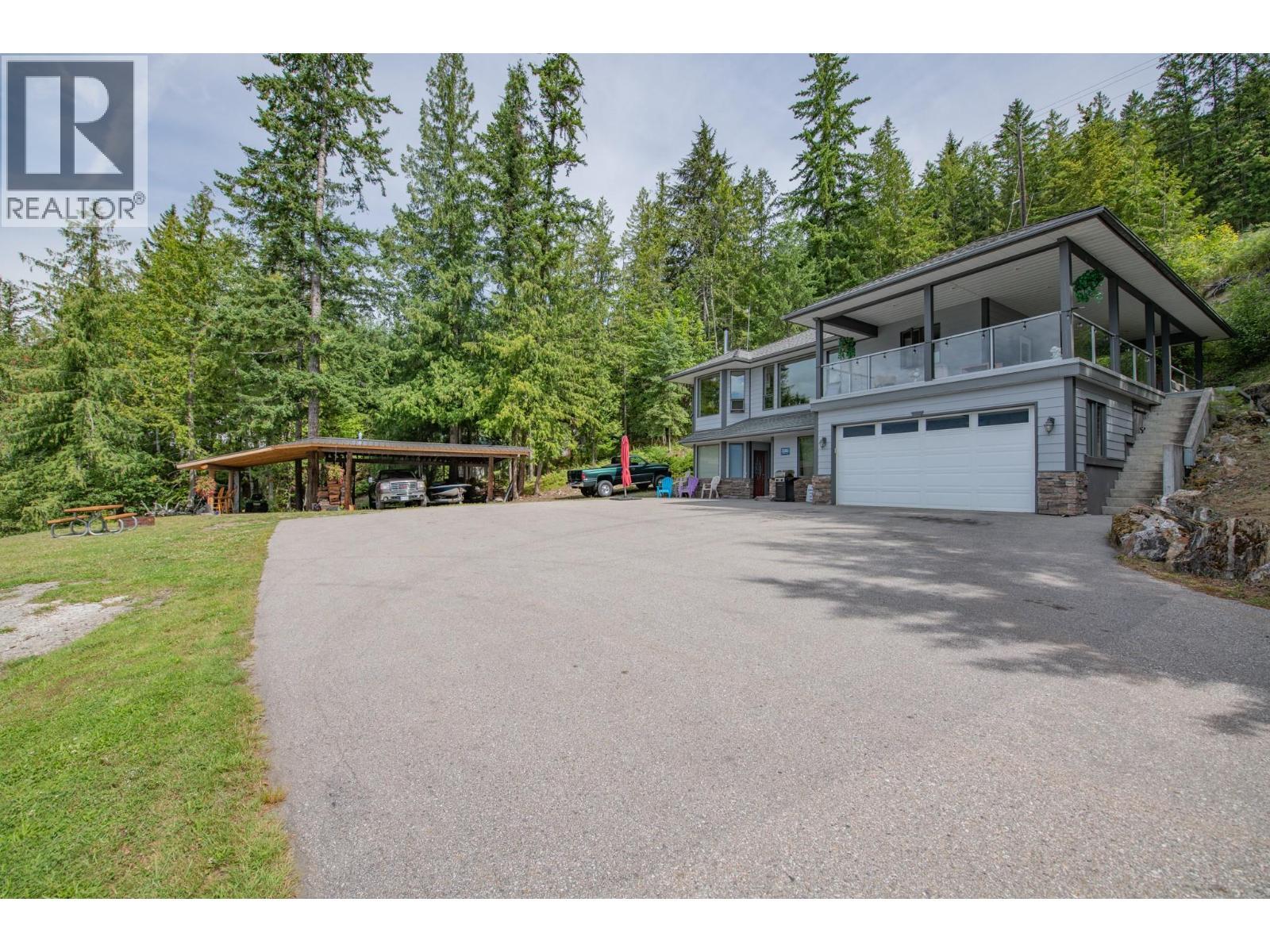 1710 6 Highway, Nakusp, BC - Outdoor With Deck Patio Veranda