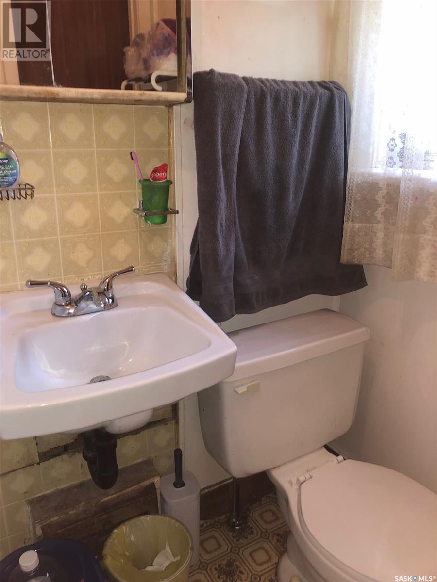 243 3Rd Street, Kamsack, SK - Indoor Photo Showing Bathroom