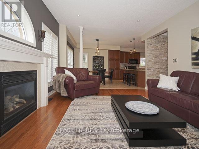 29 Wolfson Crescent, Richmond Hill, ON - Indoor Photo Showing Living Room With Fireplace