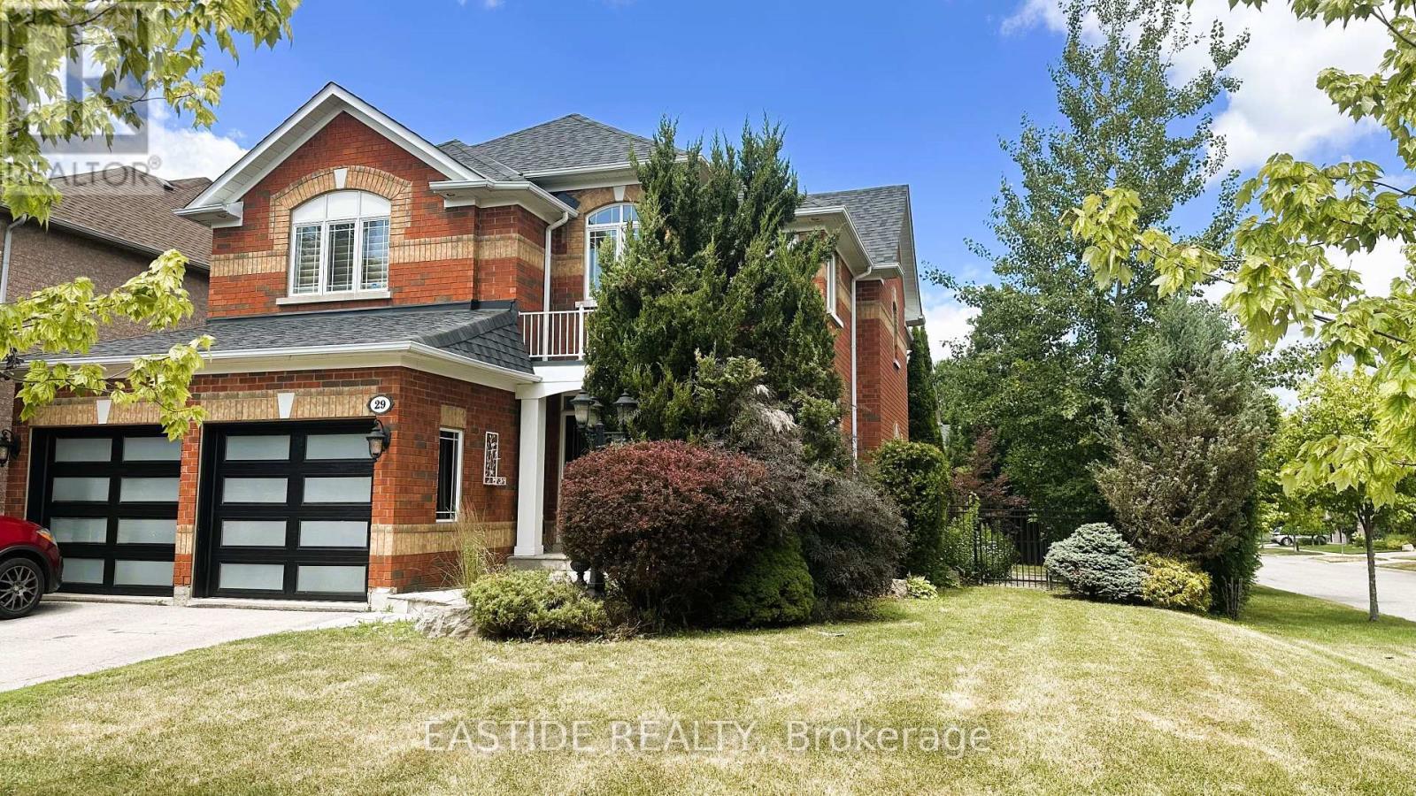 29 Wolfson Crescent, Richmond Hill, ON - Outdoor With Facade