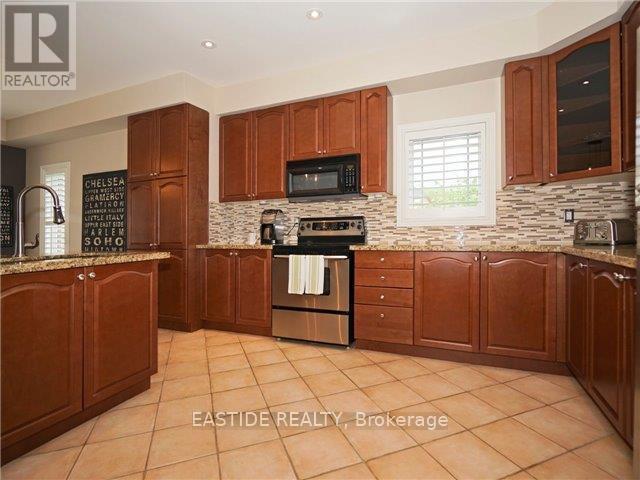 29 Wolfson Crescent, Richmond Hill, ON - Indoor Photo Showing Kitchen