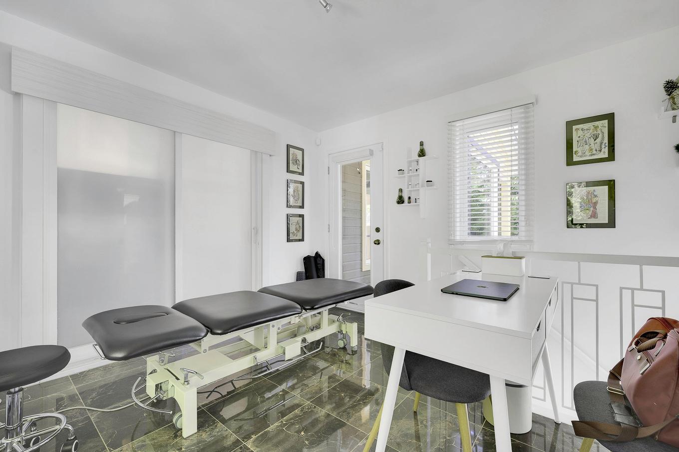 Office - 690 Ch. Notre-Dame, Sainte-Adèle, QC - Indoor