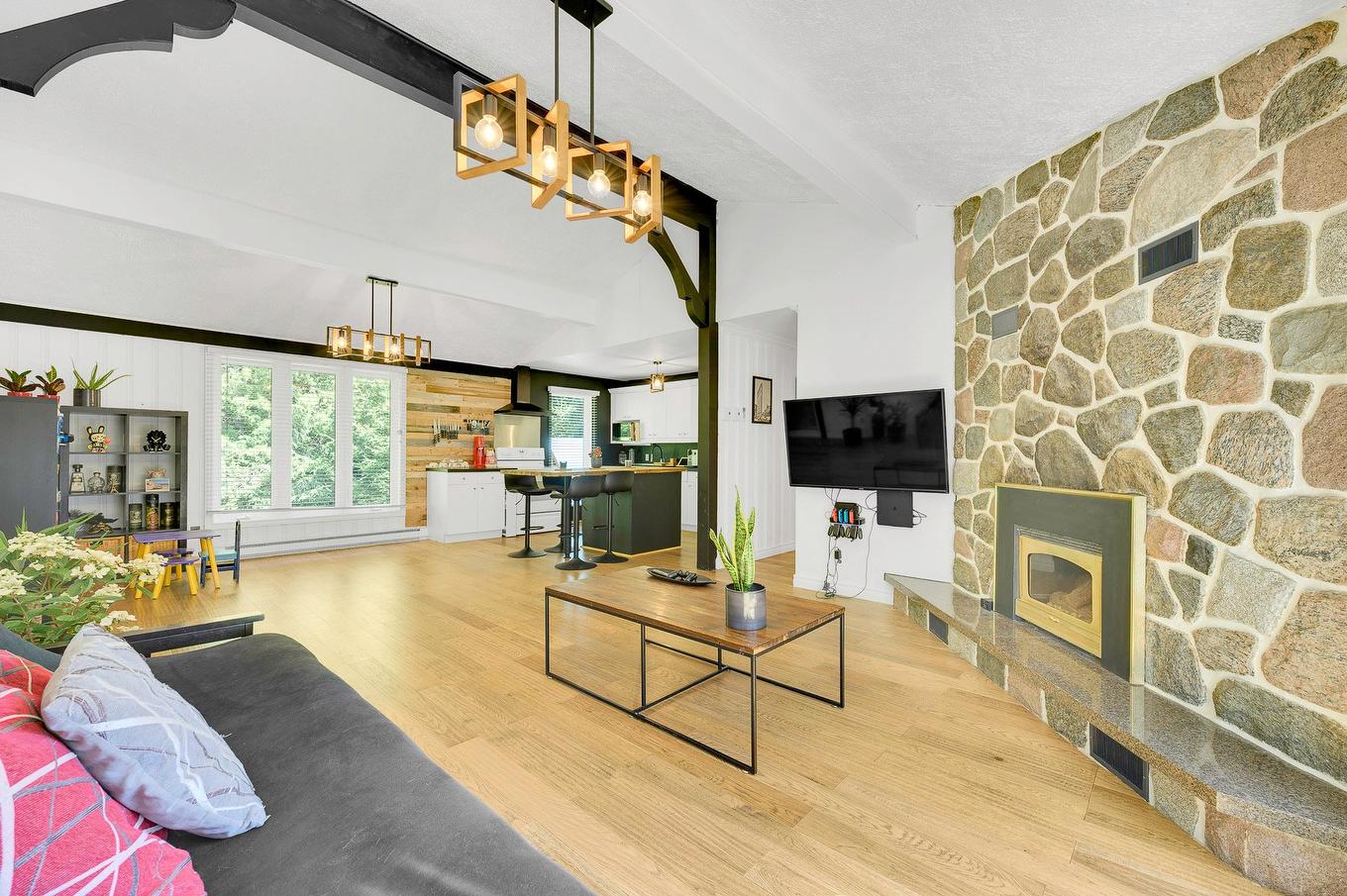 Living room - 690 Ch. Notre-Dame, Sainte-Adèle, QC - Indoor Photo Showing Living Room With Fireplace