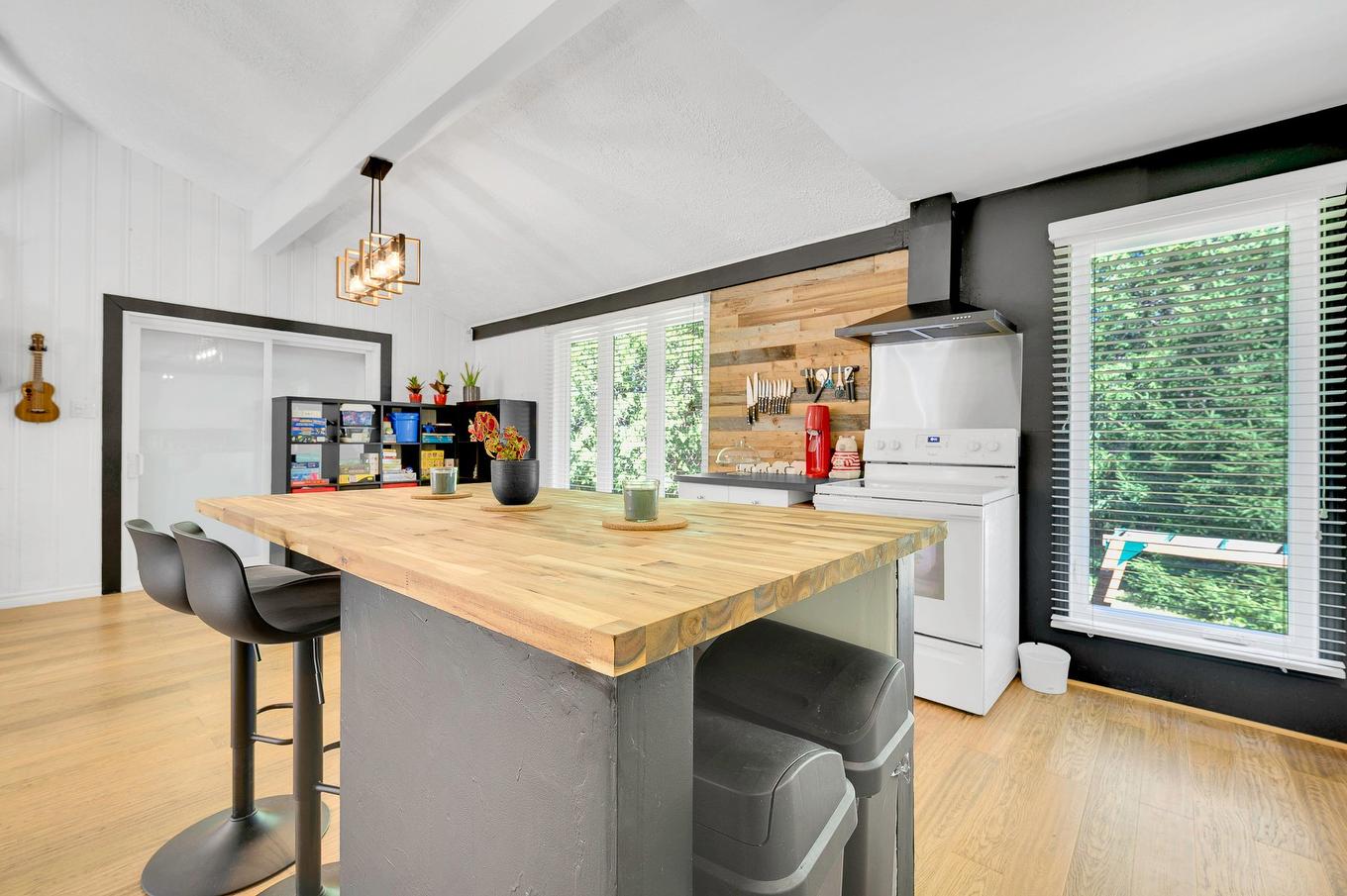 Kitchen - 690 Ch. Notre-Dame, Sainte-Adèle, QC - Indoor Photo Showing Kitchen