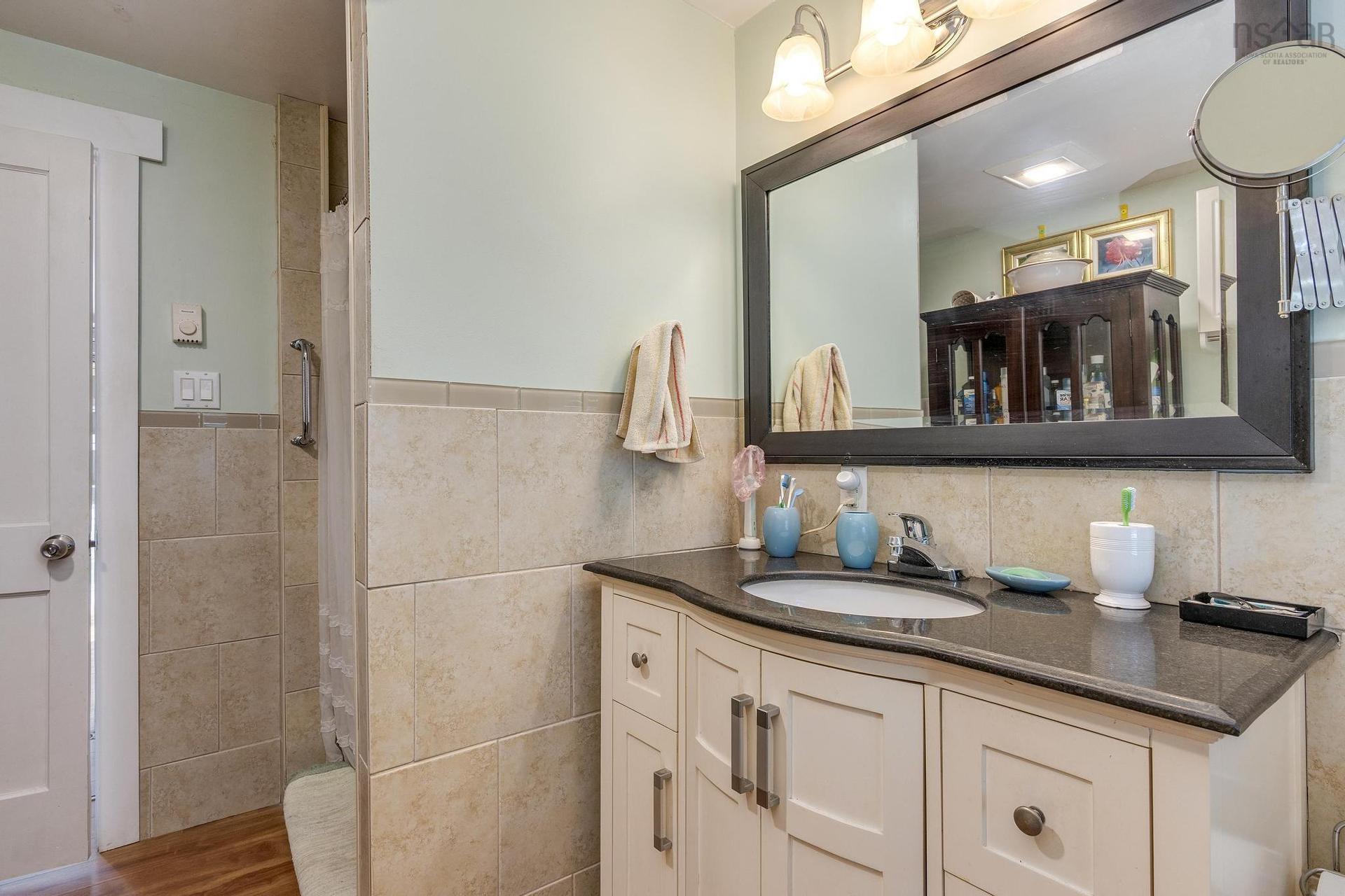 18665 Highway 103, Middlewood, NS