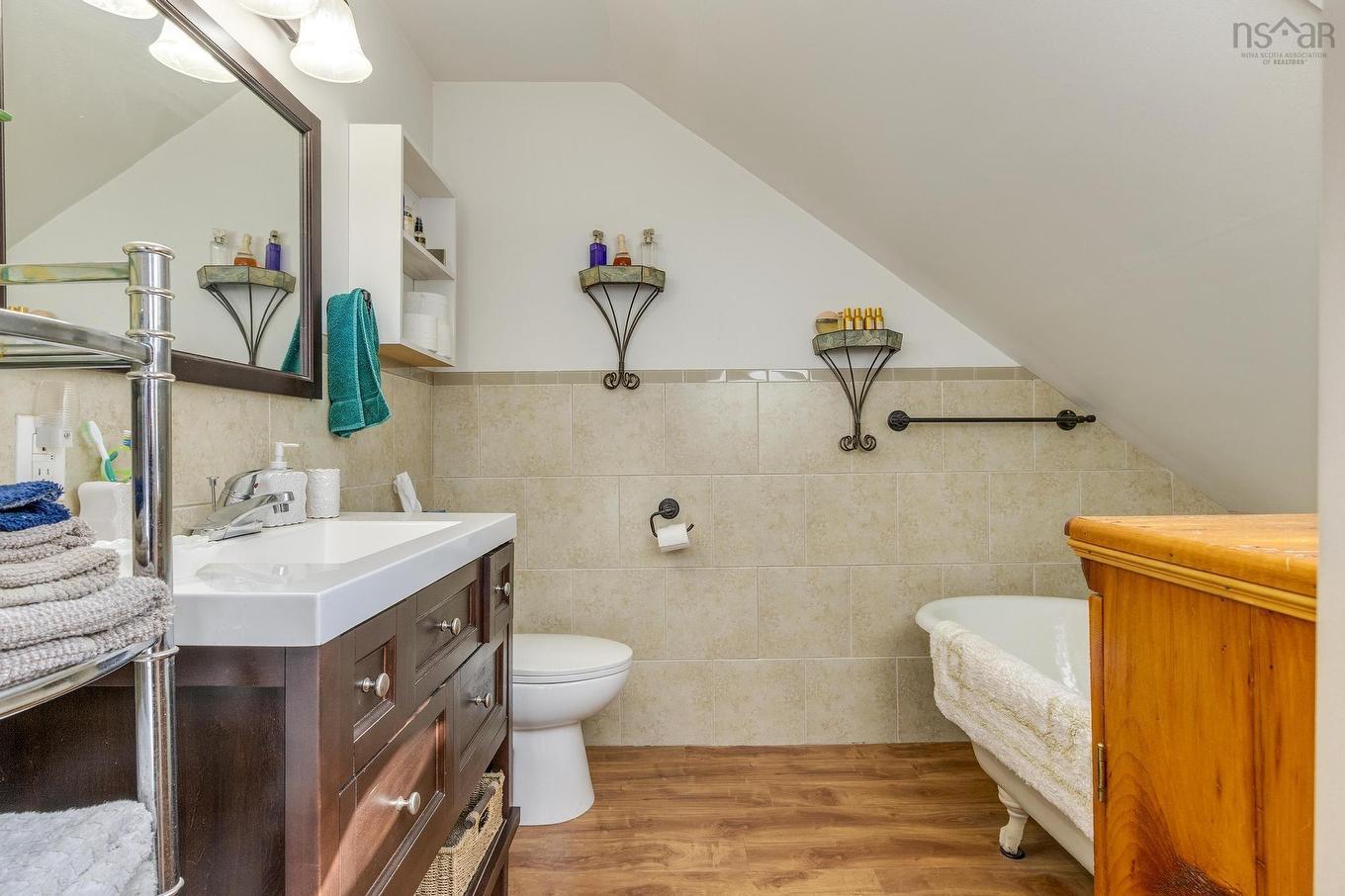 18665 Highway 103, Middlewood, NS