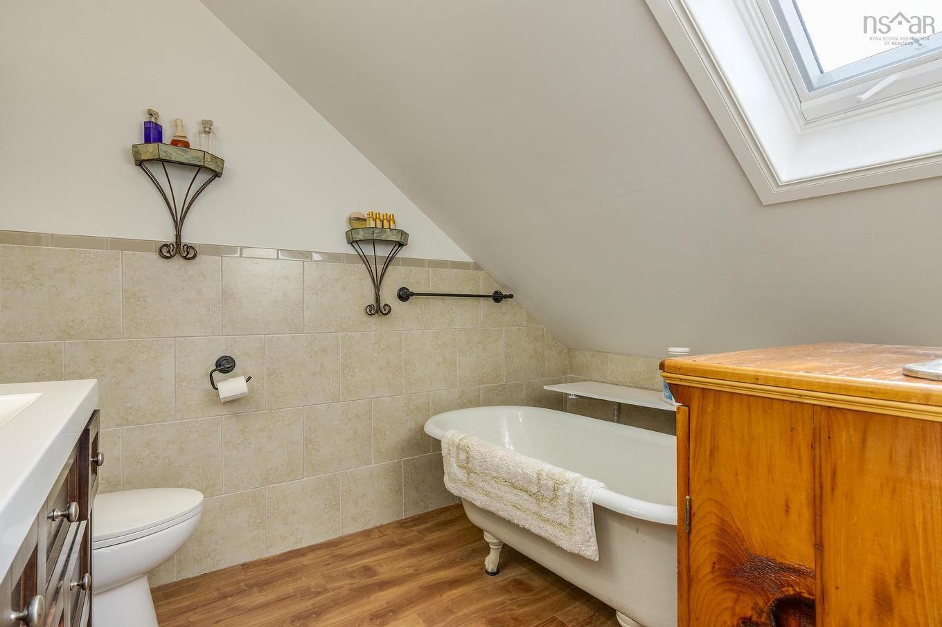 18665 Highway 103, Middlewood, NS