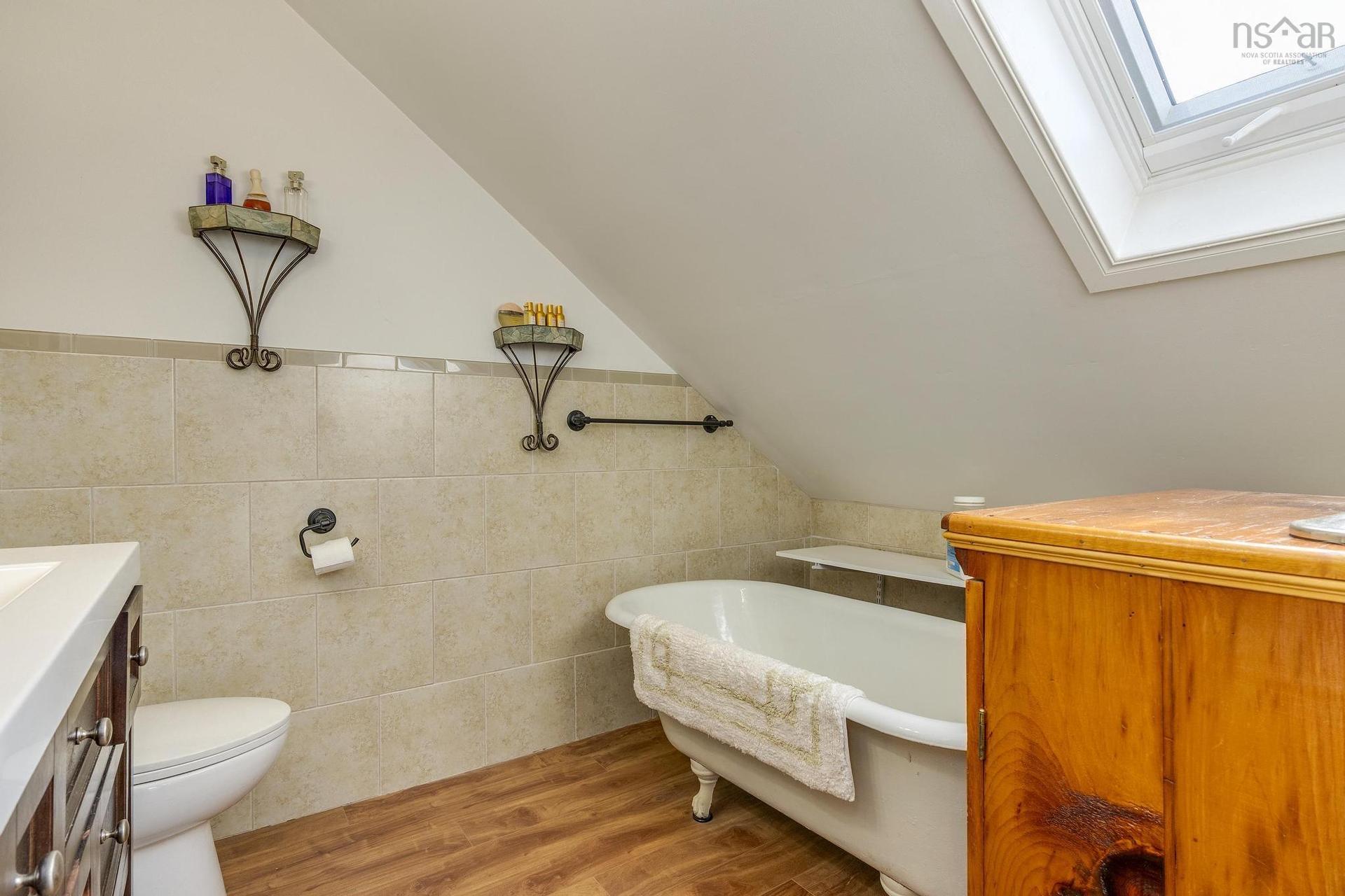 18665 Highway 103, Middlewood, NS