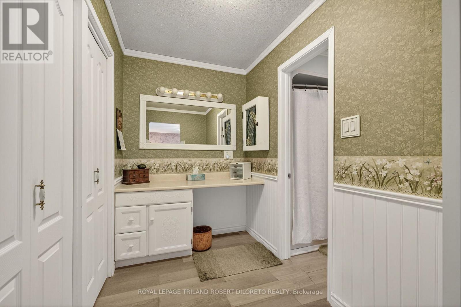 6186 Egremont Drive, Middlesex Centre, ON - Indoor Photo Showing Bathroom