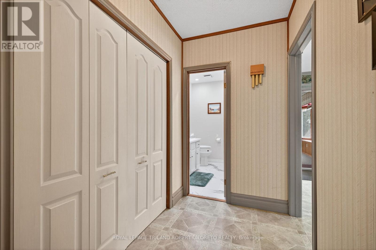 6186 Egremont Drive, Middlesex Centre, ON - Indoor Photo Showing Other Room