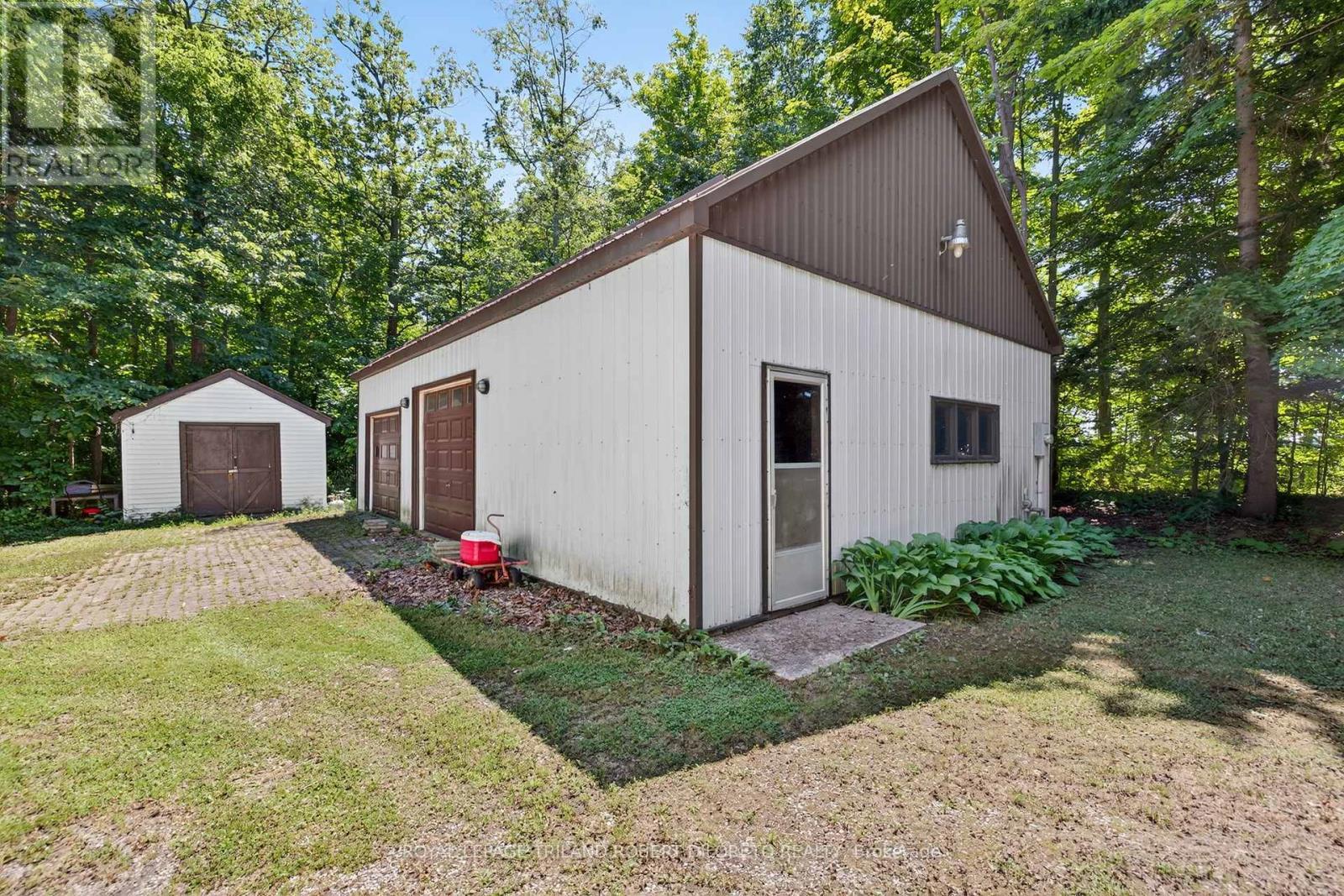 6186 Egremont Drive, Middlesex Centre, ON - Outdoor With Exterior