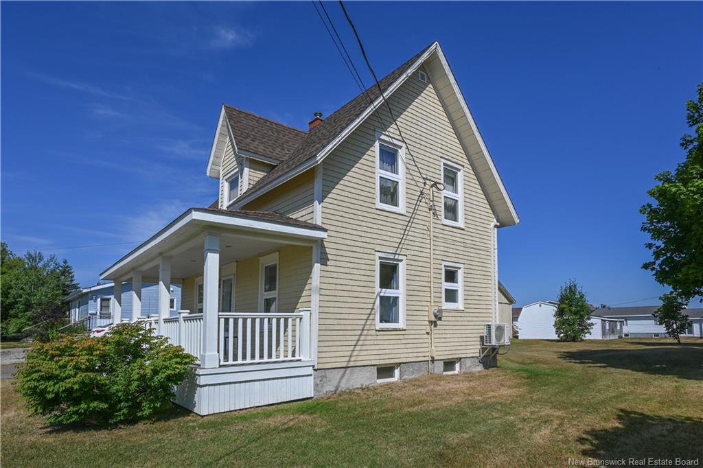 351 Saint-Pierre E. Blvd, Caraquet, NB