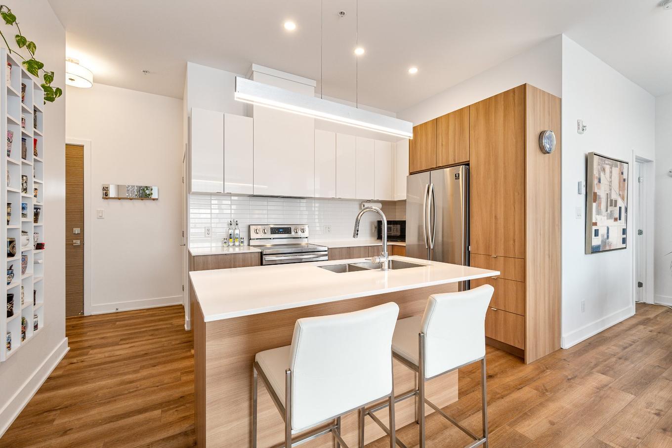 Kitchen - 404-191 Rue De Langloiserie, Rosemère, QC - Indoor Photo Showing Kitchen With Double Sink With Upgraded Kitchen