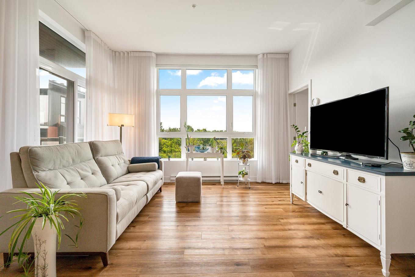 Living room - 404-191 Rue De Langloiserie, Rosemère, QC - Indoor Photo Showing Living Room