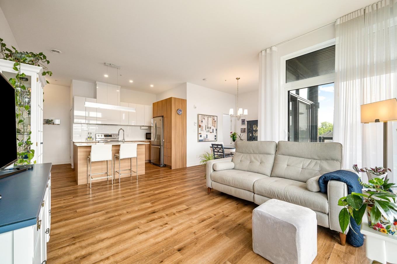 Living room - 404-191 Rue De Langloiserie, Rosemère, QC - Indoor Photo Showing Living Room