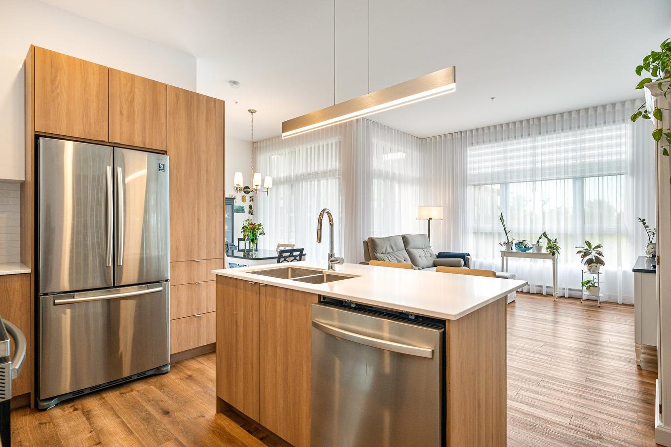 Kitchen - 404-191 Rue De Langloiserie, Rosemère, QC - Indoor Photo Showing Kitchen With Double Sink
