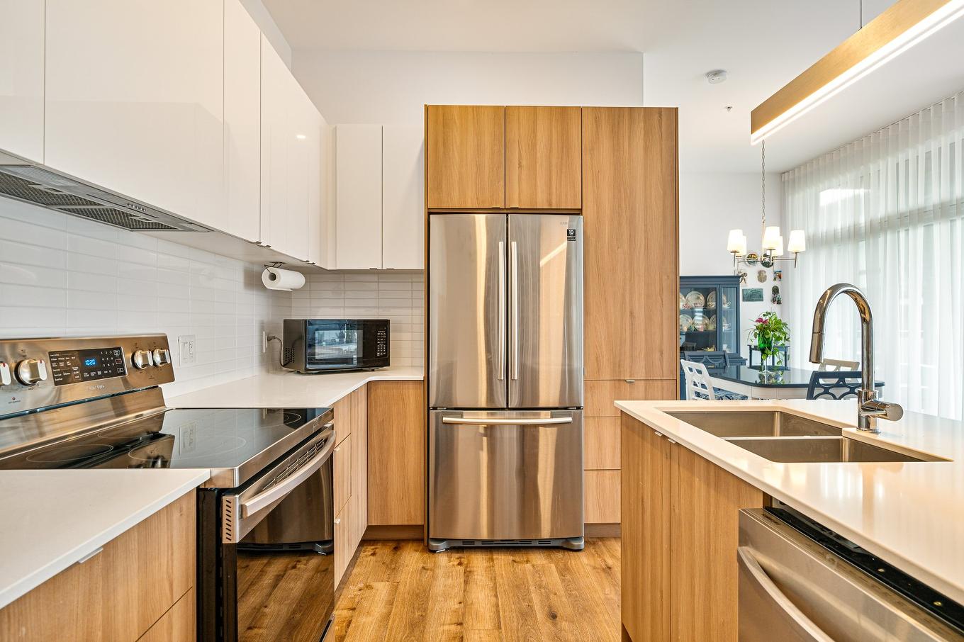 Kitchen - 404-191 Rue De Langloiserie, Rosemère, QC - Indoor Photo Showing Kitchen With Double Sink With Upgraded Kitchen