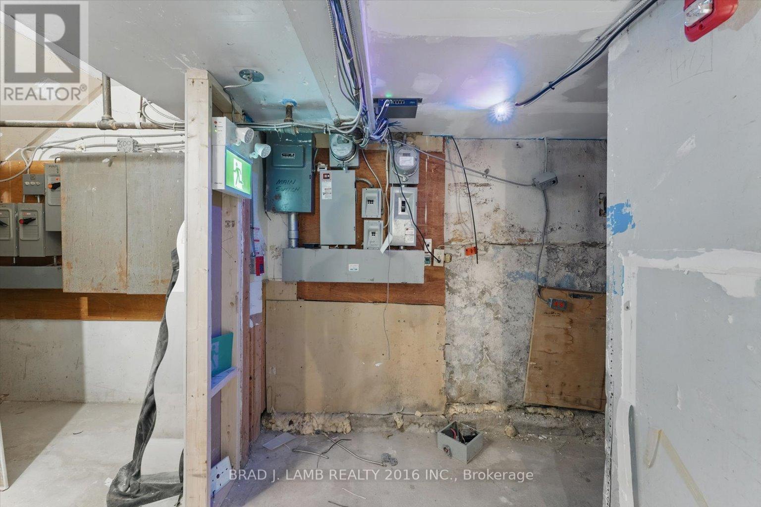 2261 Dundas Street W, Toronto, ON