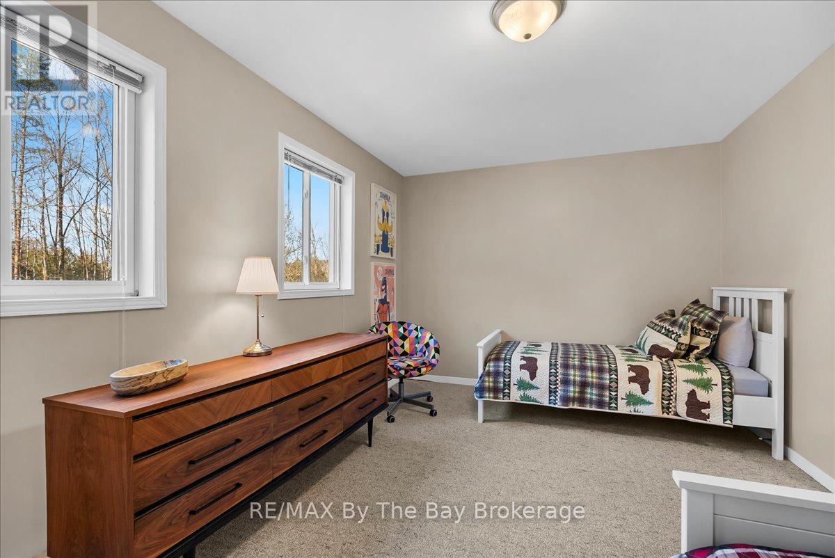 177 Talisman Mountain Drive, Grey Highlands, ON - Indoor Photo Showing Bedroom