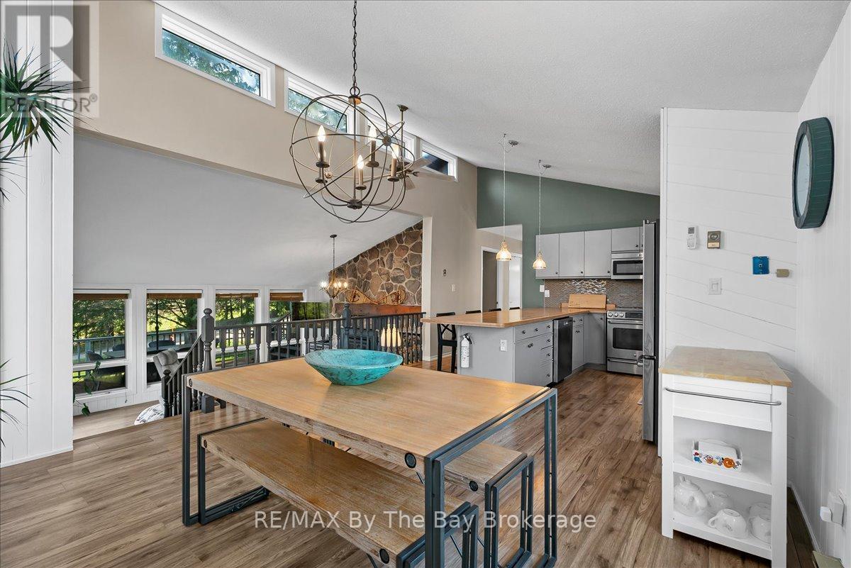 177 Talisman Mountain Drive, Grey Highlands, ON - Indoor Photo Showing Dining Room