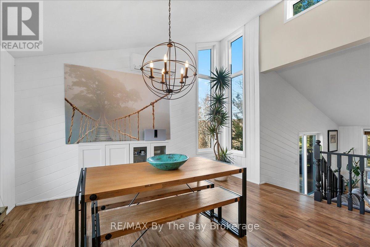177 Talisman Mountain Drive, Grey Highlands, ON - Indoor Photo Showing Dining Room