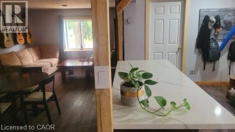 17 Queen Street N, Scotland, ON - Indoor